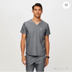 Figs Men's Chisec Three-Pocket Scrub Top Graphite | Size Large